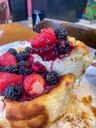 Cheescake Basca com Frutas Vermelhas