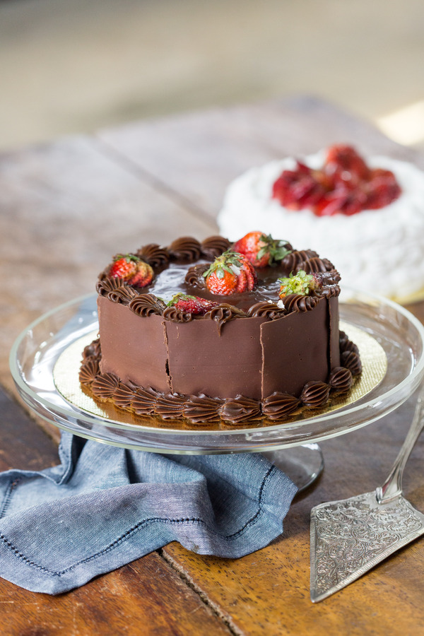 TORTA DOCE MORANGO COM CHOCOLATE