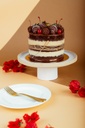 Naked Cake de Brigadeiro Branco com Morangos ( PP: Peso médio: 0,900gr. 10cms de diâmetro. Serve 5 pessoas. )