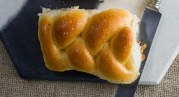 ROSCA ADÉLIA COM CALDA DE CANELA